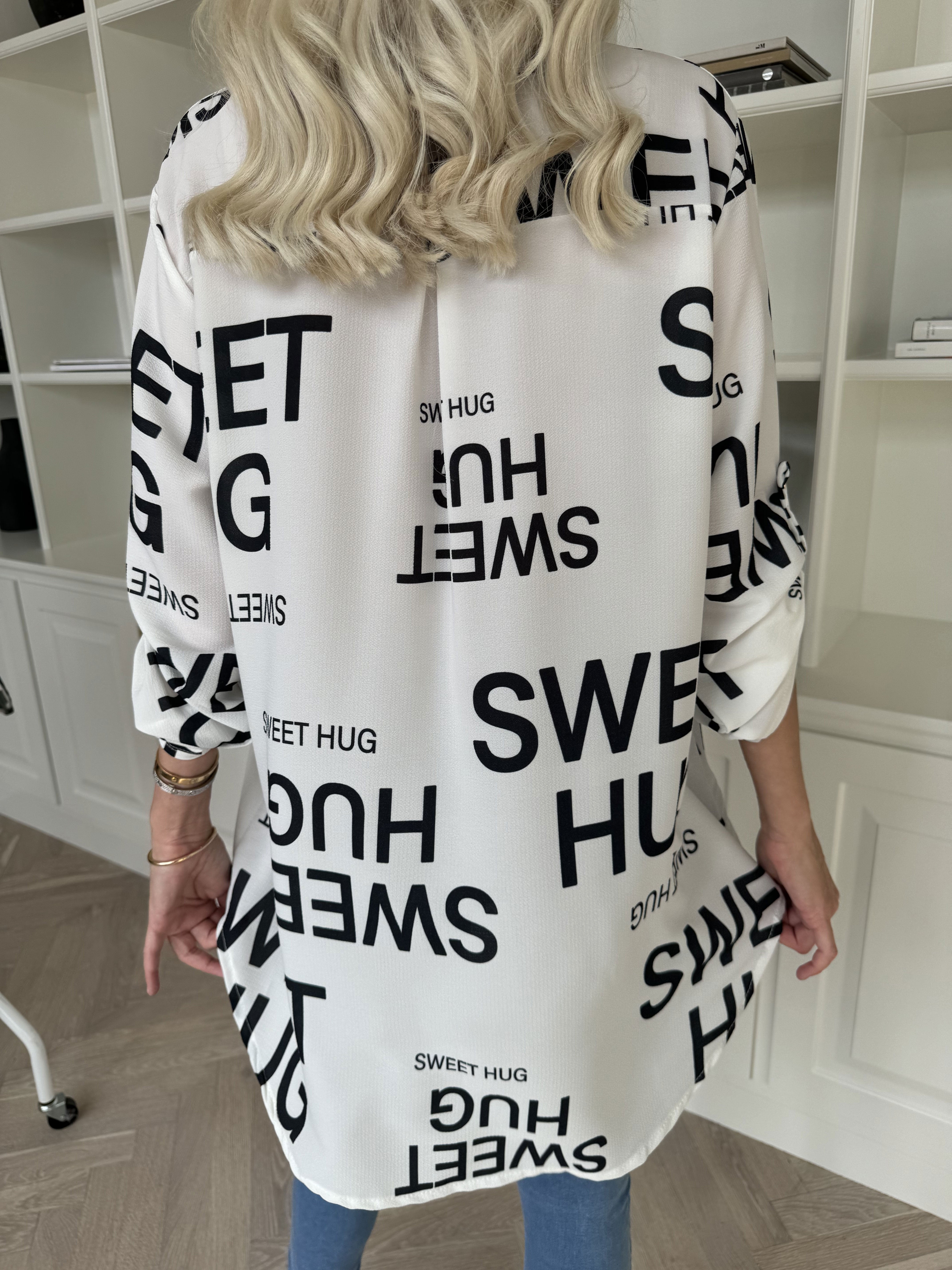 Vanesa Graphic - Söt tunika i viskos med text